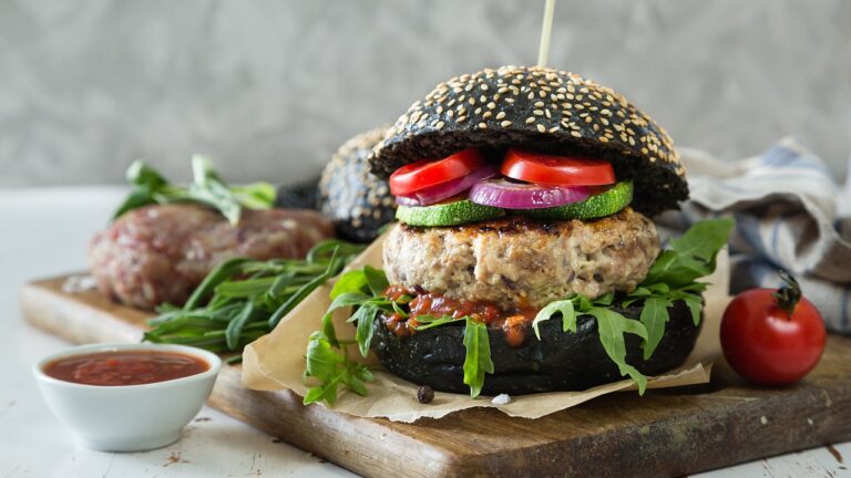 hamburger, black bread, vegetarian-2856548.jpg